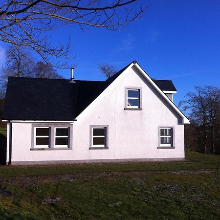 Highland Farm Cottages Дингуолл Экстерьер фото