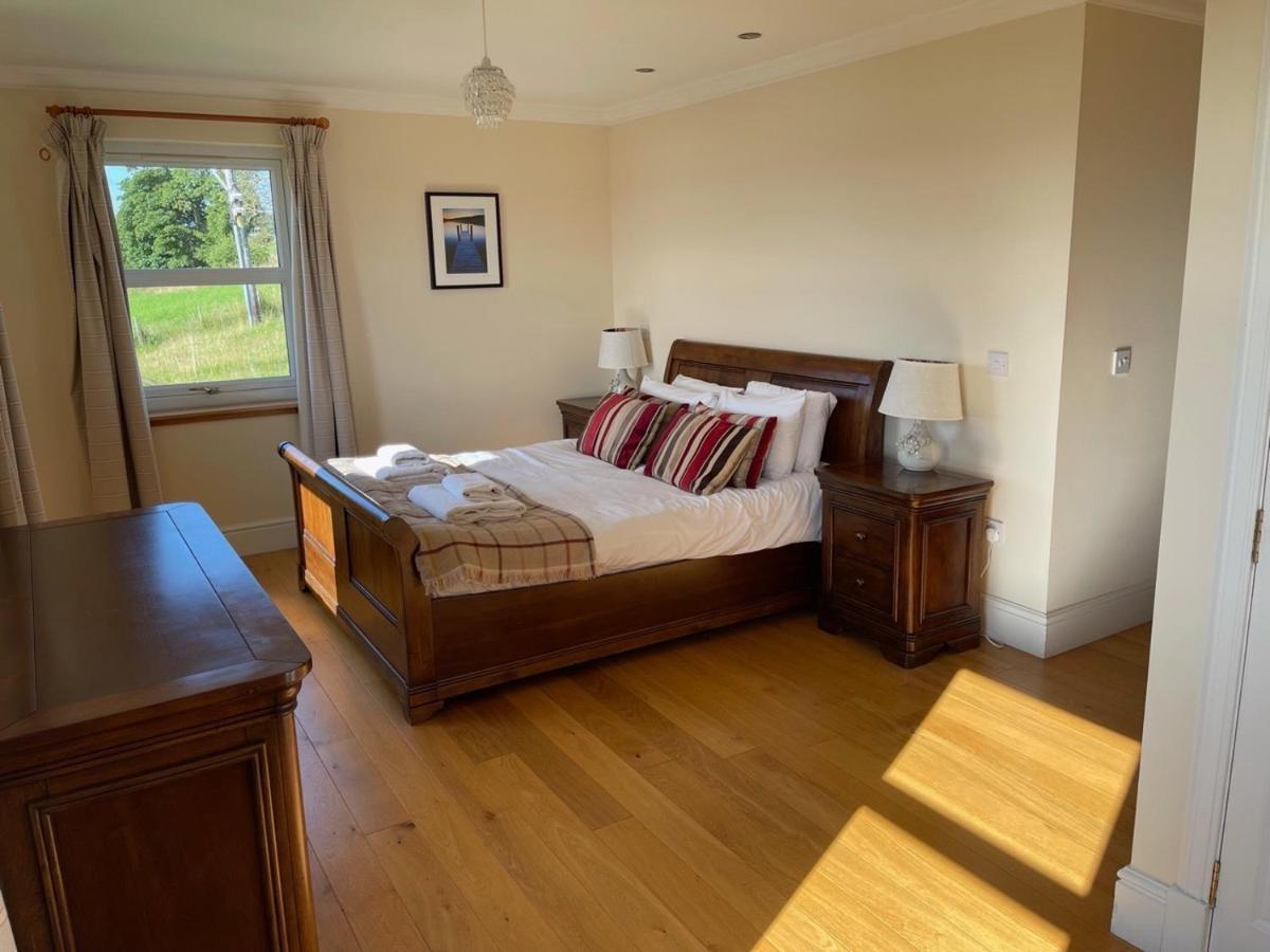 Highland Farm Cottages Дингуолл Экстерьер фото